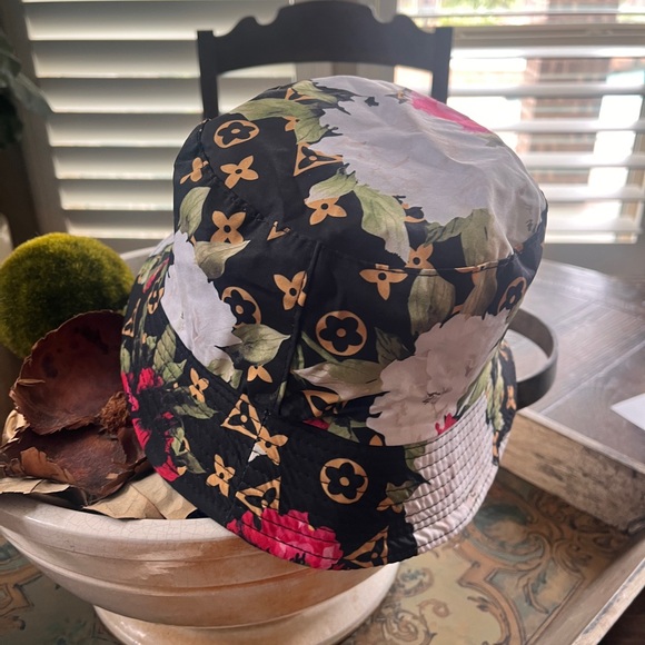 🩷🎉NWT 🎉🩷 FAUX LV BUCKET HAT - Picture 8 of 12